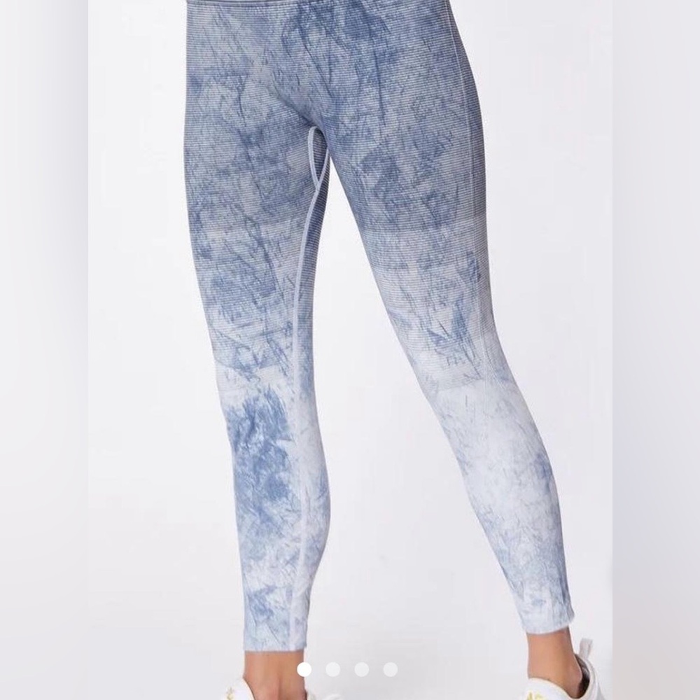 Lulu Blue and White Patterned Leggings